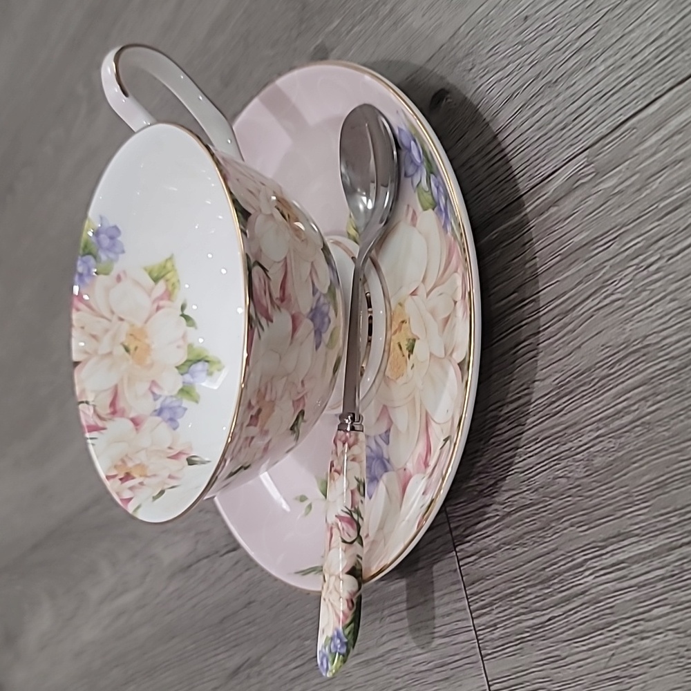 Beautiful Bone China Tea Cup